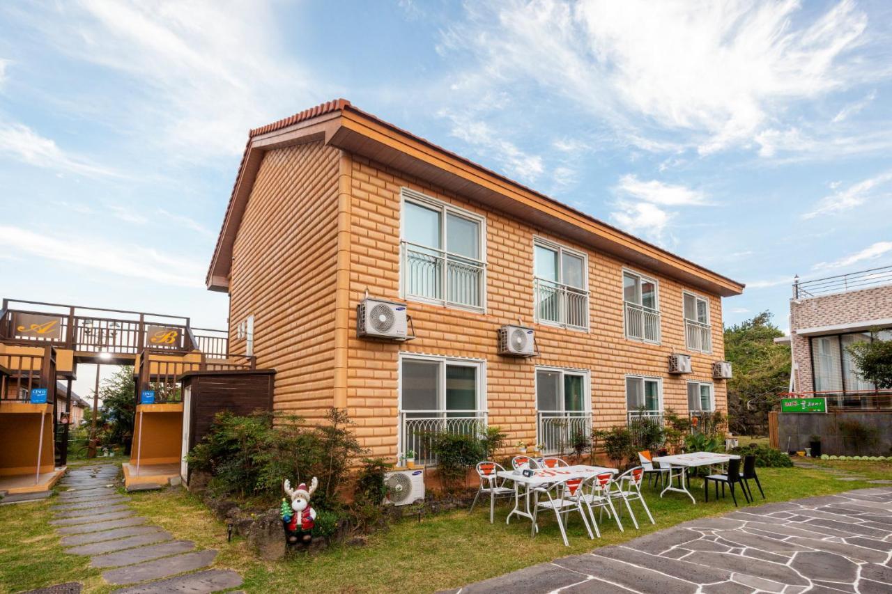 Red Clay Pension Jeju by Eksteriør bilde